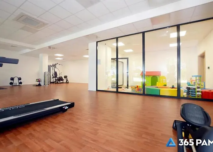 アパート 365pam - Dwie Sosny Przy Plazy - Sauna, Jacuzzi, Silownia, Bawialnia ウストロニエ・モルスキエ